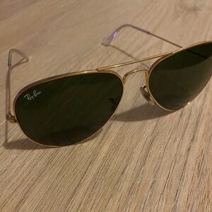 Women’s Ray-Ban Gold Frame Aviators with Dark Lenses